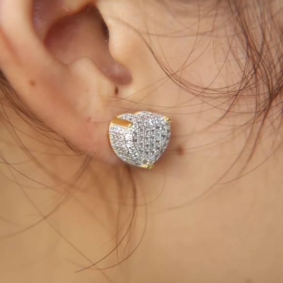 New! Heart Crystal Stud Earrings - Picture 3 of 8